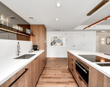 1300 Lamar Street - Photo Thumbnail 11