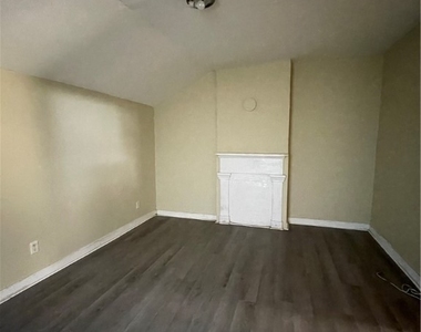 2514 Q Street - Photo Thumbnail 4