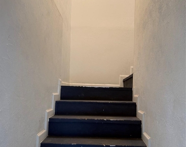8 Bayvilla Street - Photo Thumbnail 4