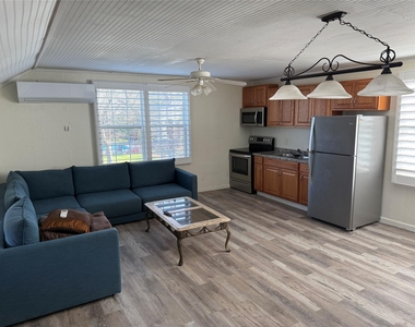 8 Bayvilla Street - Photo Thumbnail 1