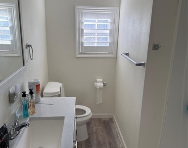 8 Bayvilla Street - Photo Thumbnail 3