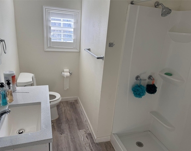 8 Bayvilla Street - Photo Thumbnail 2
