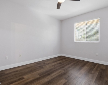 6321 Aragon Way - Photo Thumbnail 16