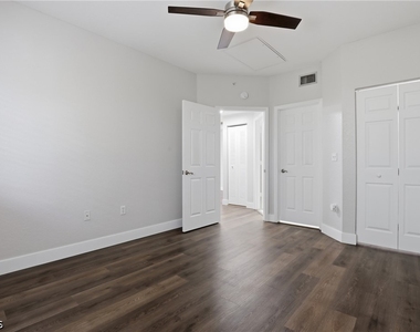 6321 Aragon Way - Photo Thumbnail 7