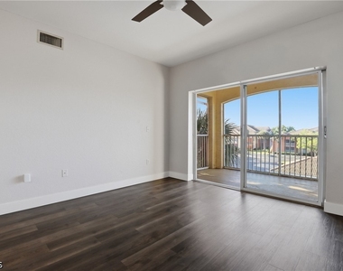 6321 Aragon Way - Photo Thumbnail 9