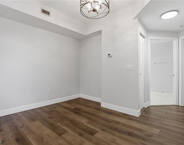 6321 Aragon Way - Photo Thumbnail 14