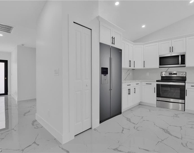 4921 Leonard Boulevard S - Photo Thumbnail 7