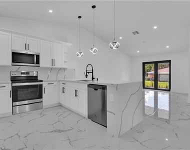 4921 Leonard Boulevard S - Photo Thumbnail 4