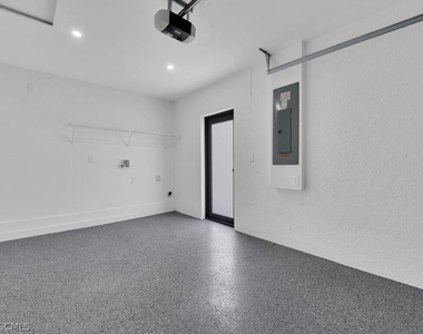 4921 Leonard Boulevard S - Photo Thumbnail 15