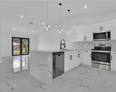 4921 Leonard Boulevard S - Photo Thumbnail 5