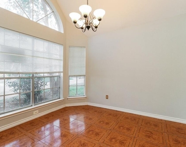 5210 Kristen Court - Photo Thumbnail 4