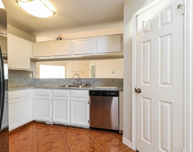 5210 Kristen Court - Photo Thumbnail 6