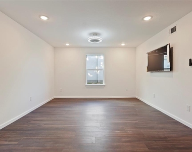 310 Delmar Street - Photo Thumbnail 3