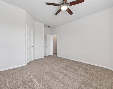 3903 Giorgio Pastel Place - Photo Thumbnail 44