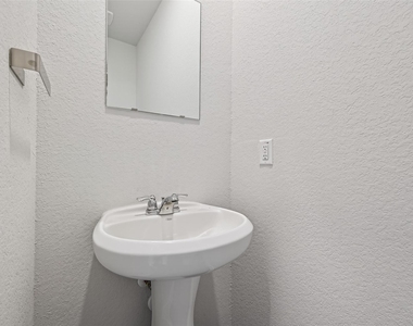 3903 Giorgio Pastel Place - Photo Thumbnail 28
