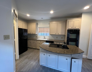 6990 Oakwood Park - Photo Thumbnail 13