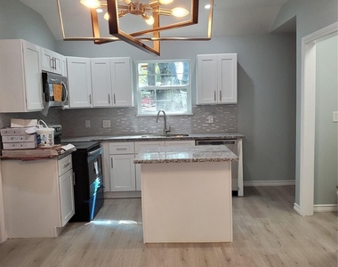6815 Sidney - Photo Thumbnail 1