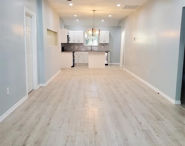 6815 Sidney - Photo Thumbnail 5