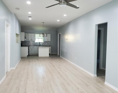 6815 Sidney - Photo Thumbnail 9