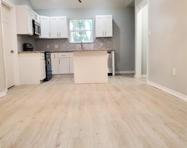 6815 Sidney - Photo Thumbnail 8