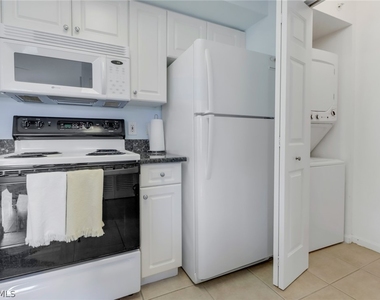 1205 Wildwood Lakes Boulevard - Photo Thumbnail 4