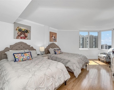 4041 Gulf Shore Boulevard N - Photo Thumbnail 11