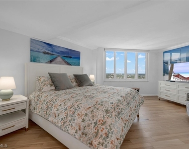 4041 Gulf Shore Boulevard N - Photo Thumbnail 9