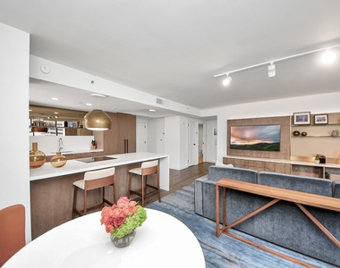 1300 Lamar Street - Photo Thumbnail 19