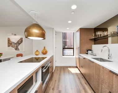 1300 Lamar Street - Photo Thumbnail 3