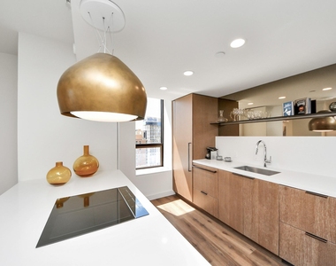 1300 Lamar Street - Photo Thumbnail 5