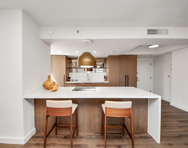1300 Lamar Street - Photo Thumbnail 4