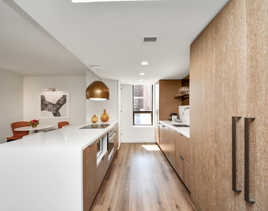 1300 Lamar Street - Photo Thumbnail 2