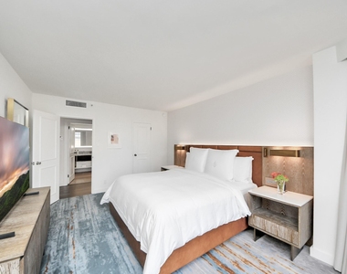 1300 Lamar Street - Photo Thumbnail 24