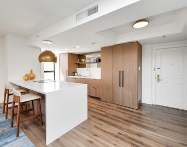 1300 Lamar Street - Photo Thumbnail 7