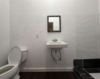 1211 W Park Avenue - Photo Thumbnail 7