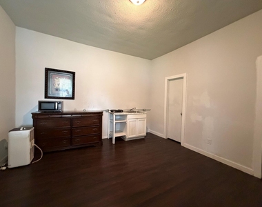 1211 W Park Avenue - Photo Thumbnail 4