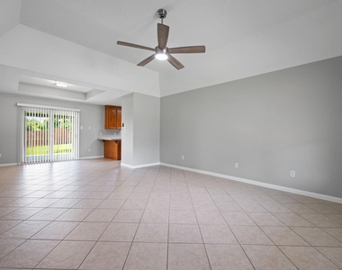 460 W Houston Street - Photo Thumbnail 2