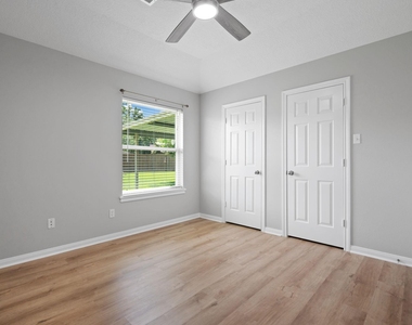 460 W Houston Street - Photo Thumbnail 11