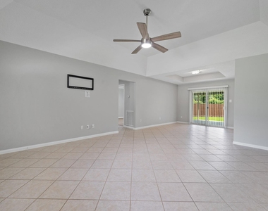 460 W Houston Street - Photo Thumbnail 3