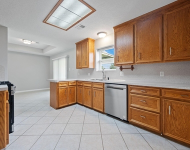 460 W Houston Street - Photo Thumbnail 6