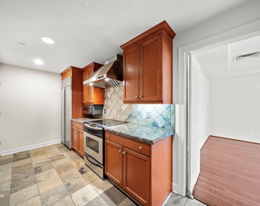914 Main Street - Photo Thumbnail 4