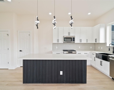 3212 Retta Street - Photo Thumbnail 3