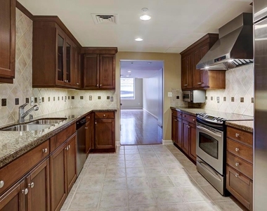 914 Main Street - Photo Thumbnail 1