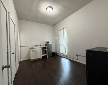 1211 W Park Ave - Photo Thumbnail 3