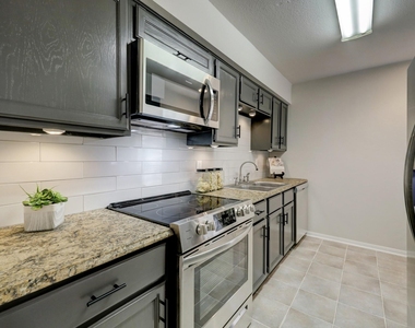 1201 Bering Drive - Photo Thumbnail 7