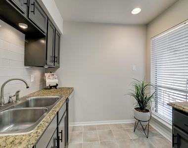 1201 Bering Drive - Photo Thumbnail 8