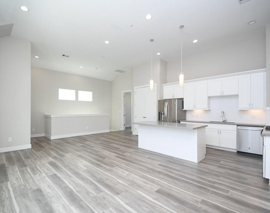 5904 Gardendale Drive - Photo Thumbnail 11