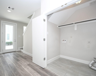 5904 Gardendale Drive - Photo Thumbnail 5