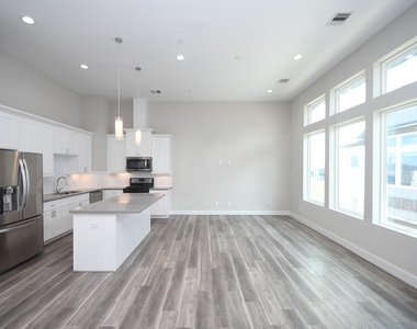 5904 Gardendale Drive - Photo Thumbnail 8