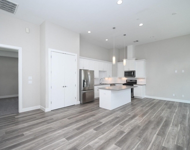 5904 Gardendale Drive - Photo Thumbnail 9